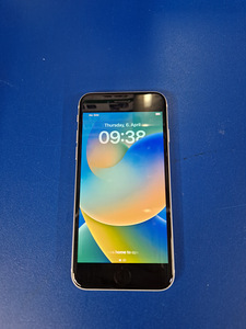 iPhone se 2020 128gb (1 foto / 2)