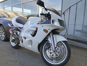 Suzuki GSX-R 600 80kw A2 (1 foto / 6)
