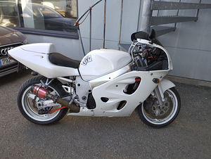 Suzuki GSX-R 600 80kw A2 (3 foto / 6)