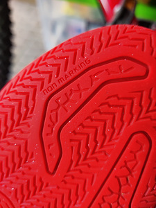 Spordijalatsid, Adidas (5 foto / 7)