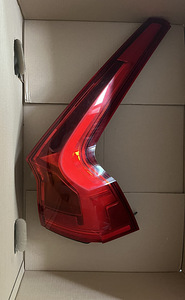 Tagatuli parem Volvo V90 2019- / varuosakood 32293877 / EU (1 foto / 5)
