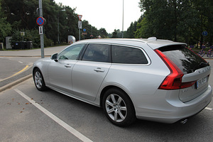 Volvo V90 Momentum 2.0 140kW (2 foto / 15)