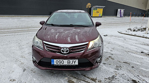 Toyota avensis 2013 (8 foto / 8)