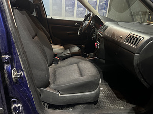 Müüa Volkswagen Golf 2004. aasta auto (7 foto / 15)