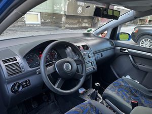 Volkswagen Touran 2.0 100KW 2004 (4 foto / 10)