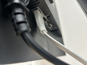 Монитор Dell P2717H (4 фото из 6)