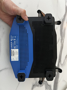 Linksys WRT1900AC AC1900 Dual-Band WiFi Router (2 foto / 3)