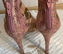 Roosakuldse metallikvärvi kingad