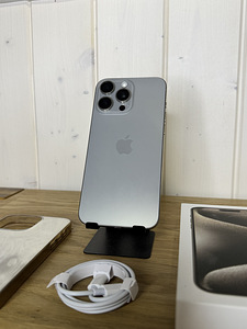 Apple iPhone 15 Pro Max 256GB Natural Titanium (1 foto / 3)