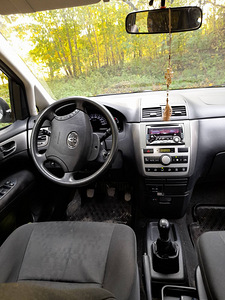 Продам Toyota avensis Verso (3 foto / 9)