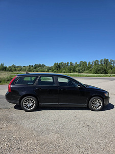 Volvo v50 рестайлинг (4 фото из 11)