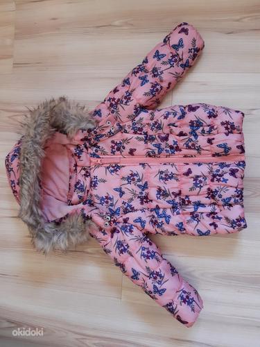 Продается как новая легкая и теплая зимняя куртка s.92 см. (фото #1)