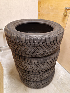 215/55/17 Michelin X-ICE Snow lamellrehvid (5 foto / 9)