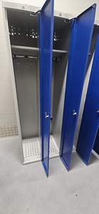 Metallkapp nagu uus Tasuta transport Väga hea kvaliteet (1 foto / 3)