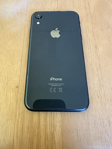iPhone XR 64 ГБ (2 фото из 3)