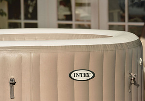 Intex PureSpa Bubble Therapy - bassein-mullivann 4 inimesele (10 foto / 10)