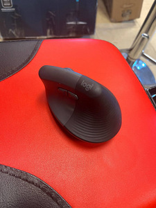 NB!Logitech Lift Vertical Ergonomic Mouse - Juhtmevaba hiir (2 foto / 5)