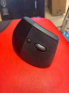 NB!Logitech Lift Vertical Ergonomic Mouse - Juhtmevaba hiir (3 foto / 5)