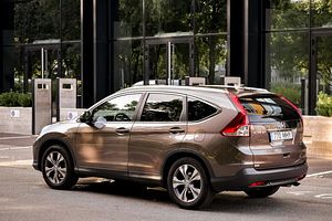 Usaldusväärne auto Honda CR-V 2013 / 2.0 (2 foto / 15)