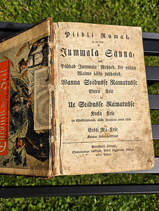 Vana piibel (2 foto / 2)