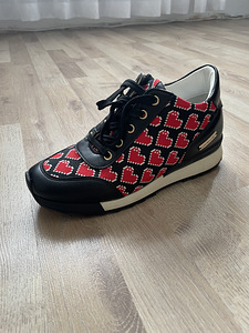 Love Moschino (2 foto / 5)