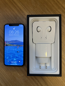 iPhone 11 Про 64 ГБ (1 фото из 3)