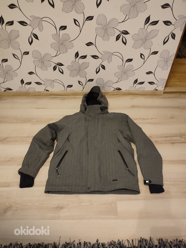 Зимняя куртка Spyder, размер L, из хорошего материала. (фото #1)