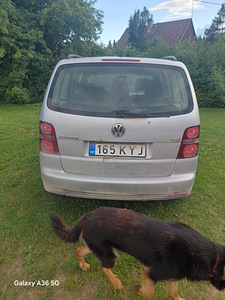 Volkswagen touran (6 foto / 8)