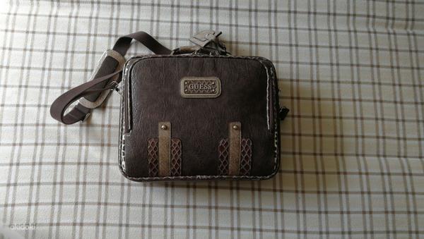 GUESS Красивая сумочка для ноутбука (фото #2)