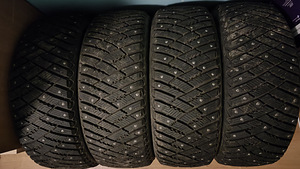 Naastrehvid 195/50R16 88T Goodyear UltraGrip Ice Arctic (2 foto / 4)