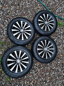 Зимние шины Pirelli R15 на литых дисках 5×114.3 5*114.3 (1 фото из 4)