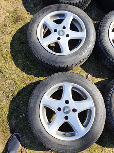 Зимние шины Nokian/Michelin на литых дисках R15 4×114.3 4*114.3 (2 фото из 6)
