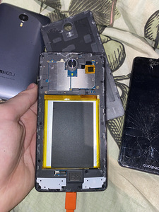 Müüa 4 telefoni varuosadeks (3 foto / 8)