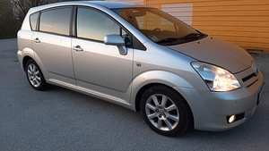 Toyota Corolla Verso (4 foto / 10)