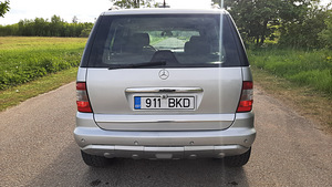 Mercedes-Benz ML270 (2 foto / 10)