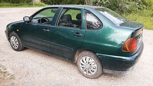 VOLKSWAGEN POLO 1.9D (6 foto / 9)