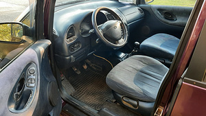 Ford Galaxy (9 фото из 9)