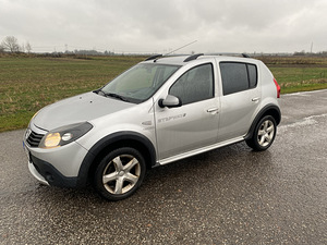 DACIA SANDERO (3 фото из 10)