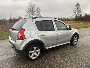 DACIA SANDERO (5 фото из 10)
