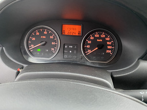 DACIA SANDERO (7 фото из 10)