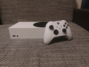 Xbox series s (1 фото из 2)