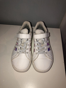 Кроссовки Adidas (3 фото из 3)