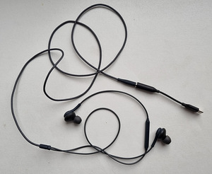 Usb Type-C / Aux 3,5 mm (1 foto / 3)