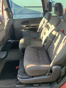 Volkswagen Sharan (6 foto / 12)