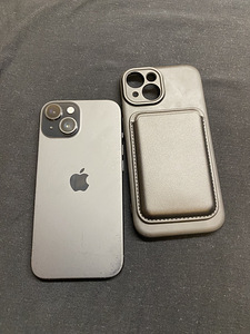iPhone 15, black, 128GB + magsafe wallet (4 foto / 6)