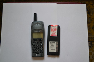 Сотовый ericsson R280D damps. Винтаж