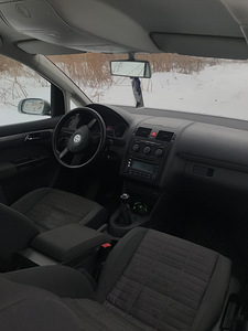 VW Touran 2.0tdi 6 мануал (5 фото из 6)