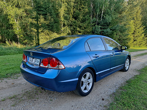 Honda Civic 1.8 103kW, 2008 (9 foto / 15)