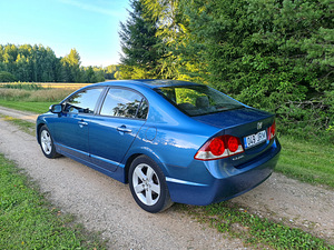 Honda Civic 1.8 103kW, 2008 (8 foto / 15)