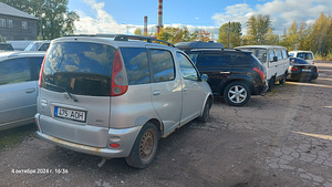 Toyota Yaris Verso varuosadeks (9 foto / 10)